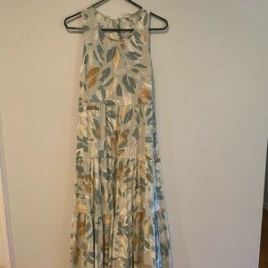 Sleeveless flowy dress